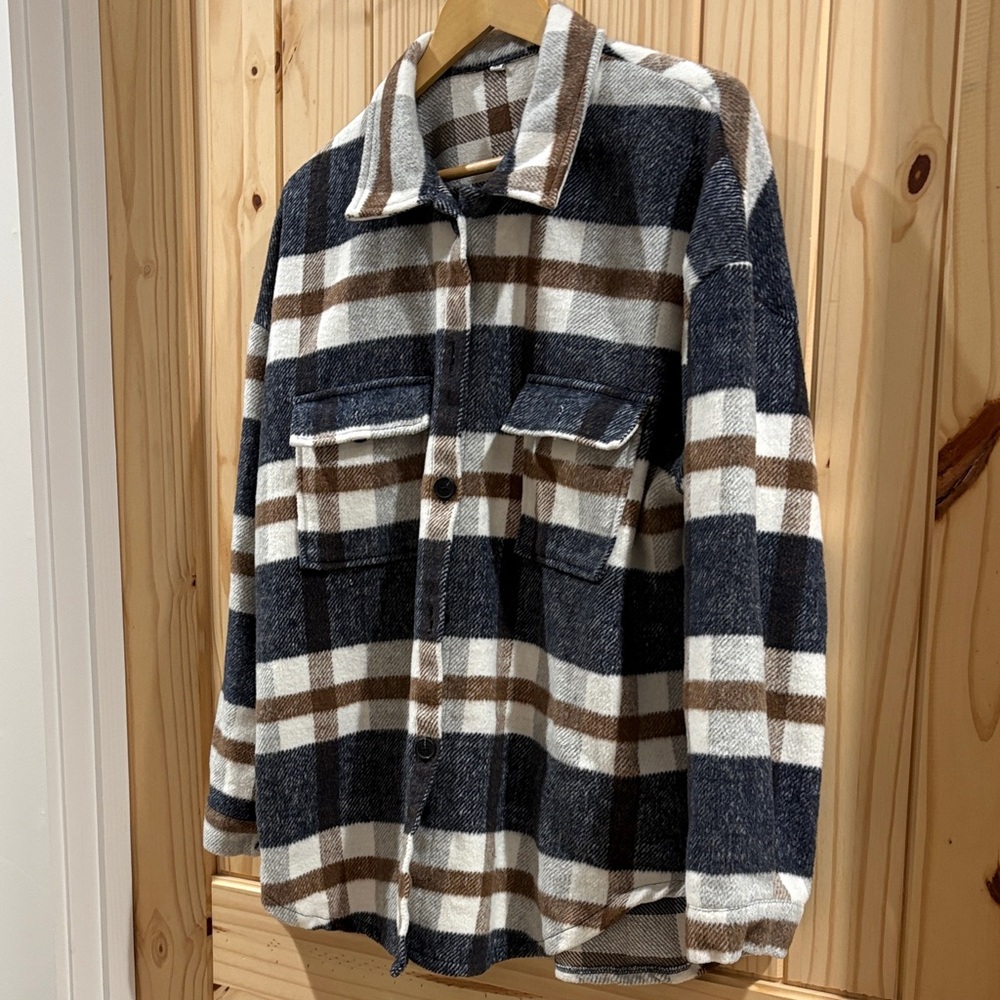 Wonen’s Fleece Plaid Button-Up Jacket